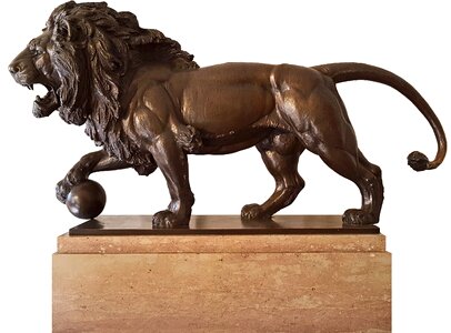 The lion statue Free photos