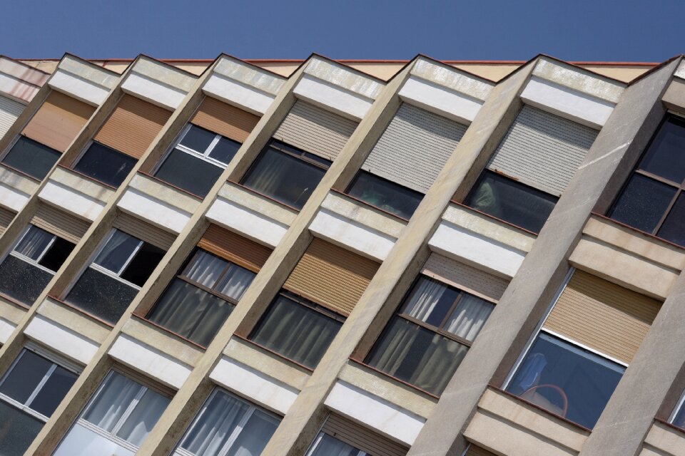 Contemporary window facade