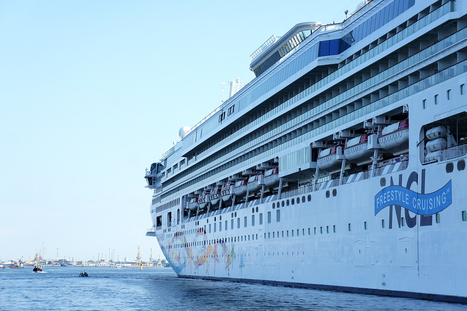 Steamer cruiser ocean