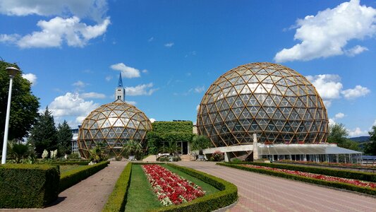 Building tourism urban space
