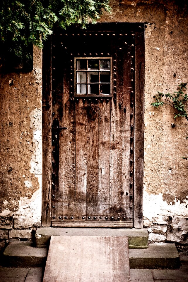 House abandoned wall photo