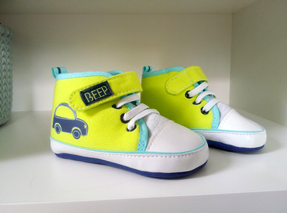 Footwear shoes color