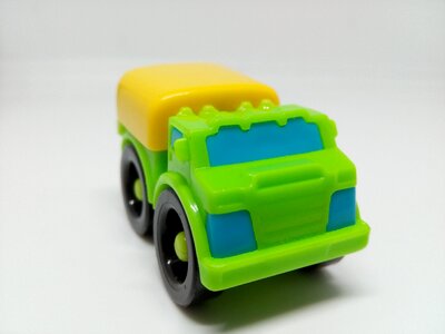 Child play vehicle