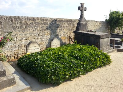 France cemetery tomb