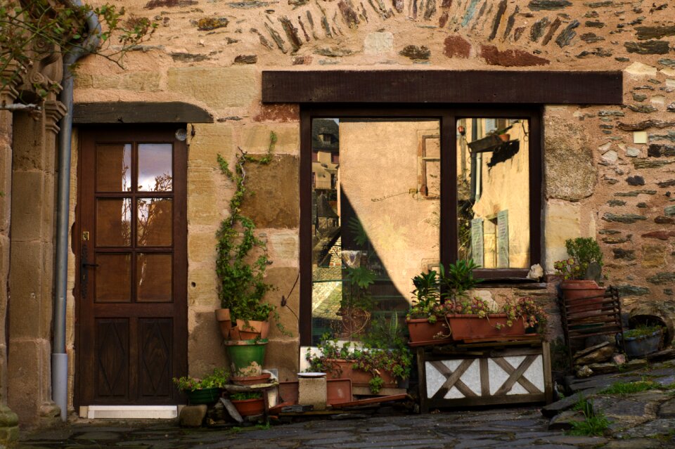 Window threshold facade