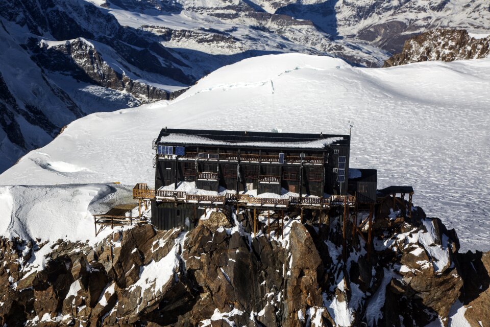 Mountain ice hut daisy