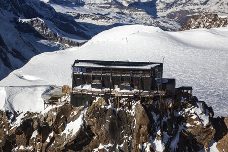 Mountain ice hut daisy