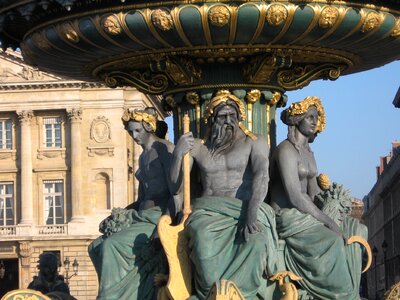 Travel paris sculpture metal