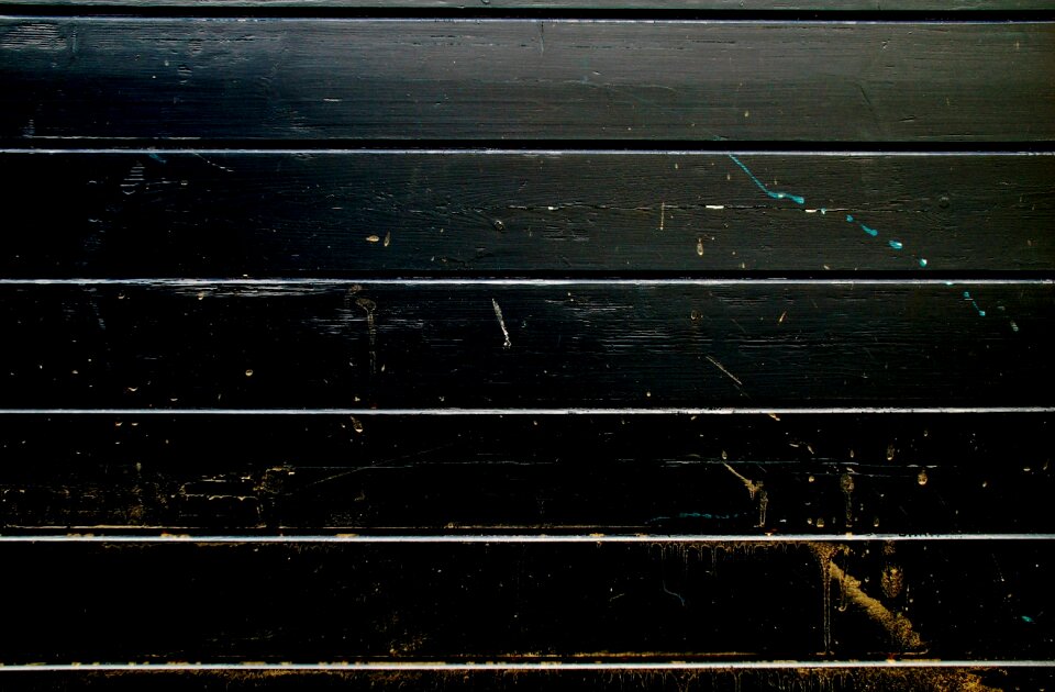 Scratches planking fence