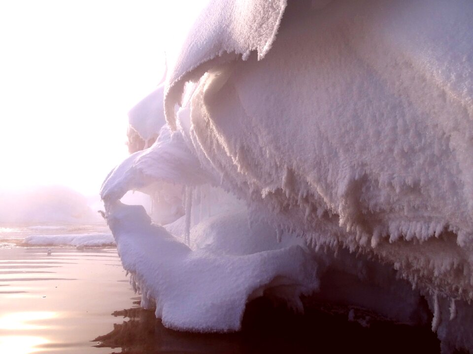 Snow snowdrift cornice