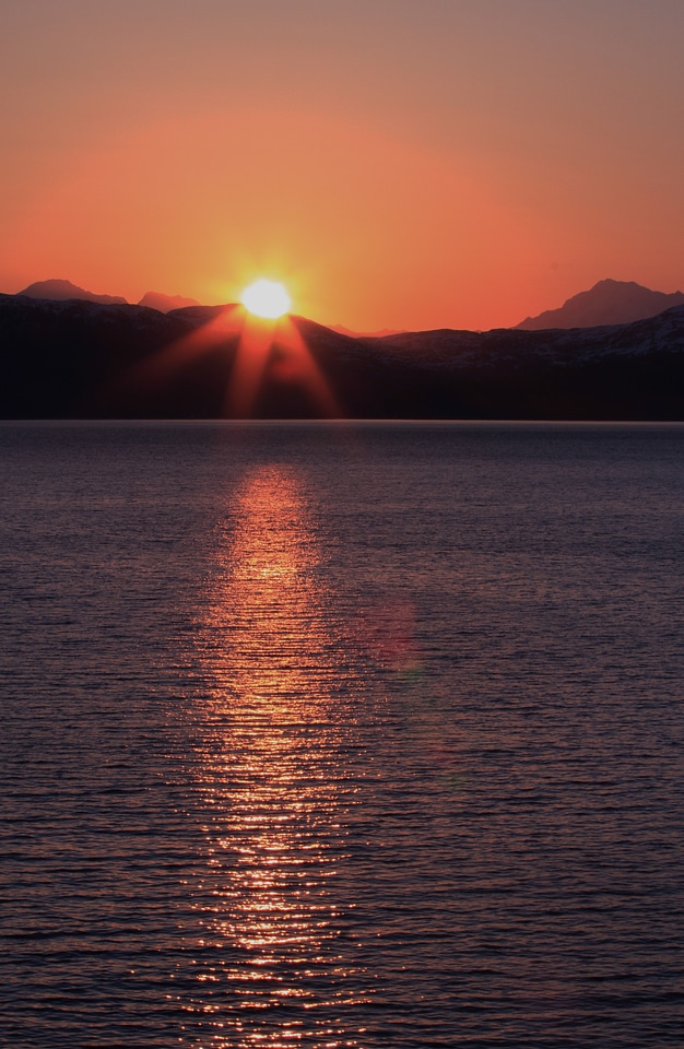 Water sea mountains photo