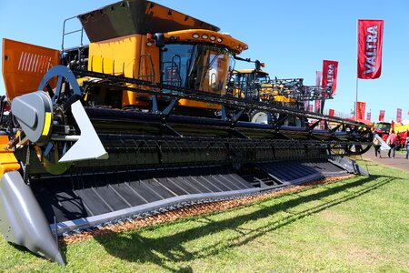 Transport heavy harvester photo