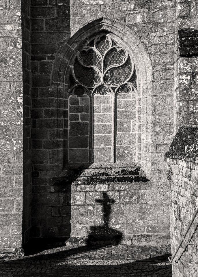 Pierre black and white architecture