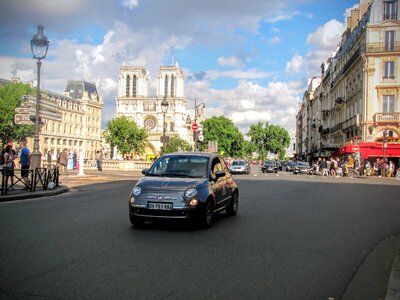 Square city car place-saint-michel