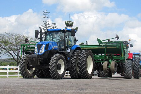 Machine tractor industry