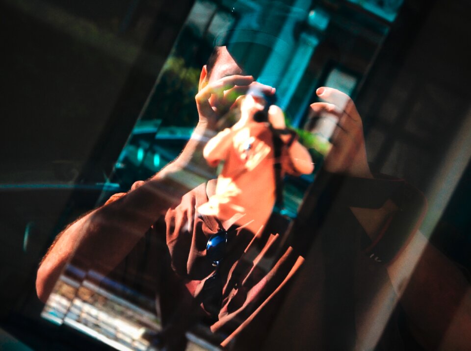 Portrait distortion mirror