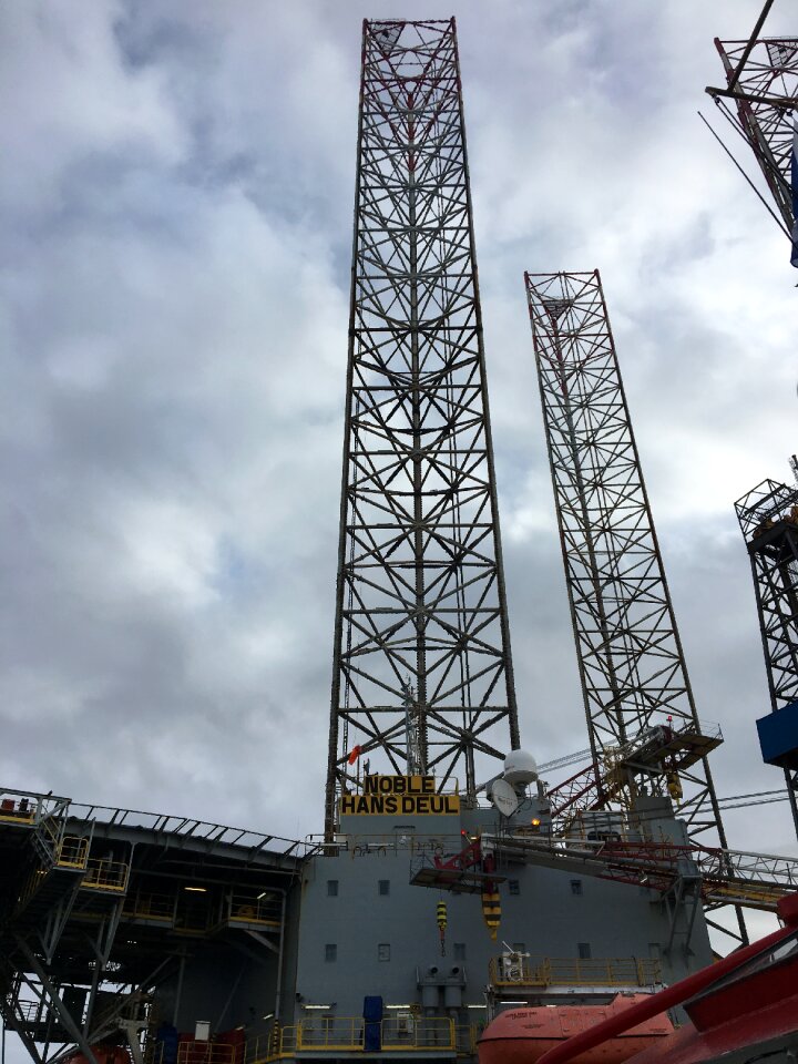 Offshore petrochemical industry rig noble hans deul