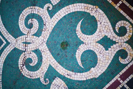 Mosaic geometric tile