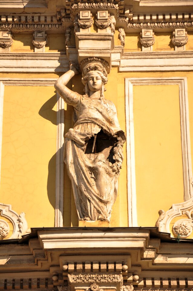 The destruction of sculpture architecture