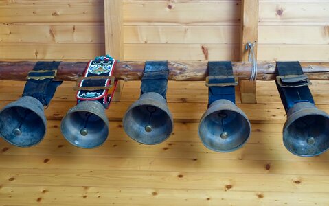Ringing clanging equipment