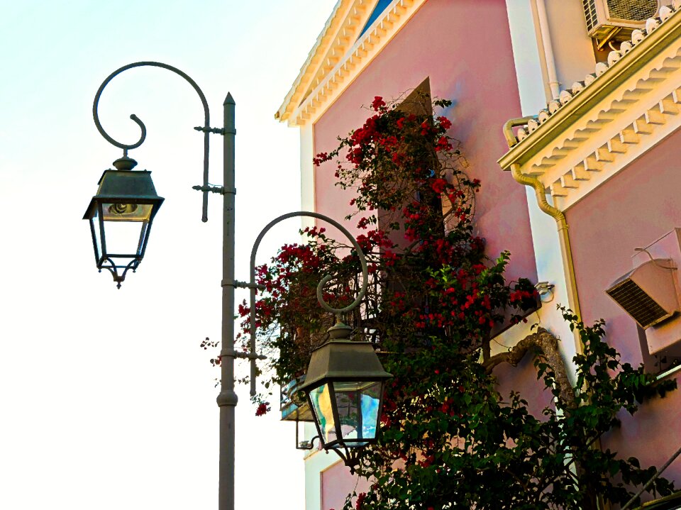 Lantern lamp building