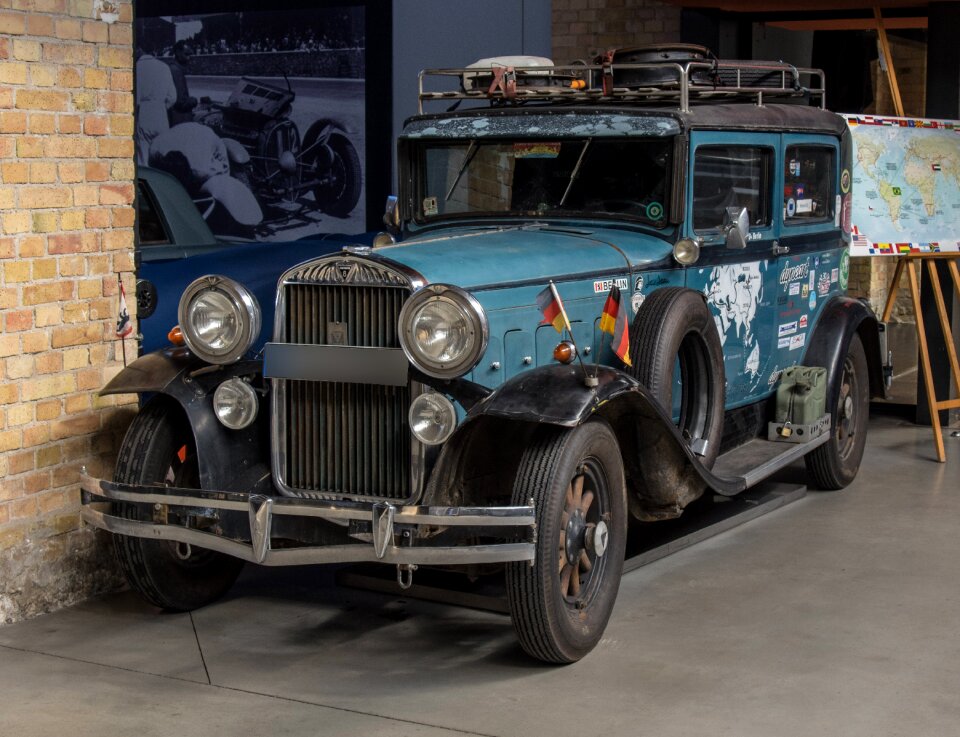Oldtimer round-the-world heidi hetzer
