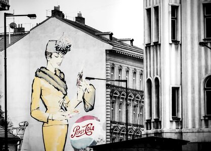 Advertising cola hauswand