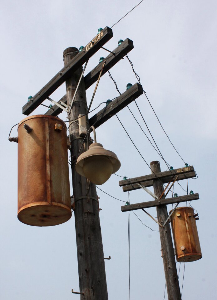 Electrical sky pole