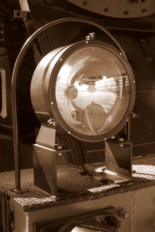 Machine monument tech