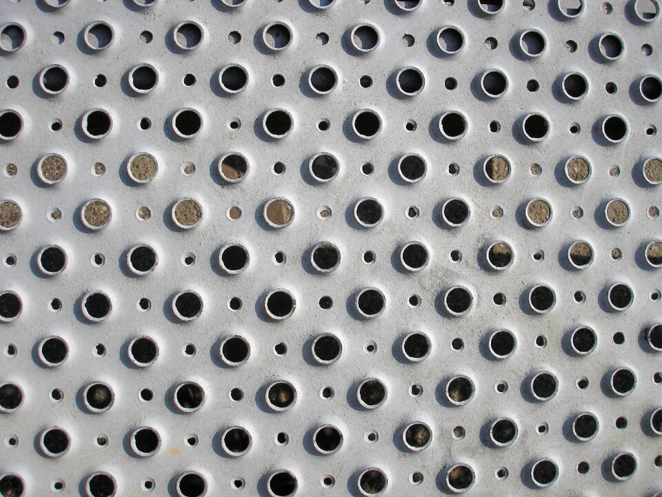 Rounds background white