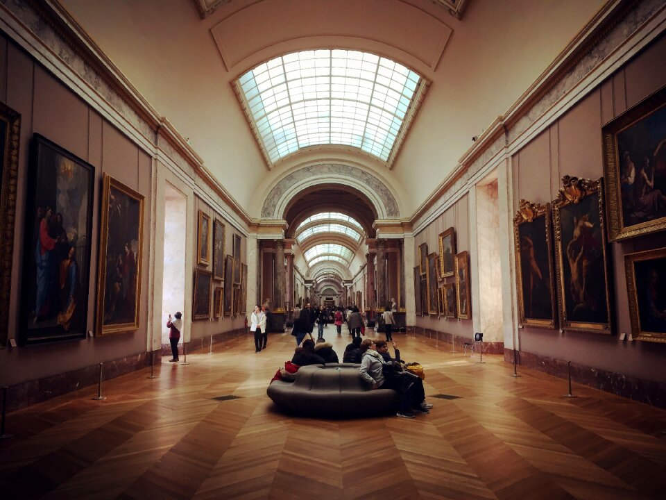 Column ceiling hallway