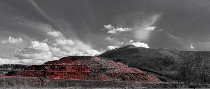 Ore red mining photo