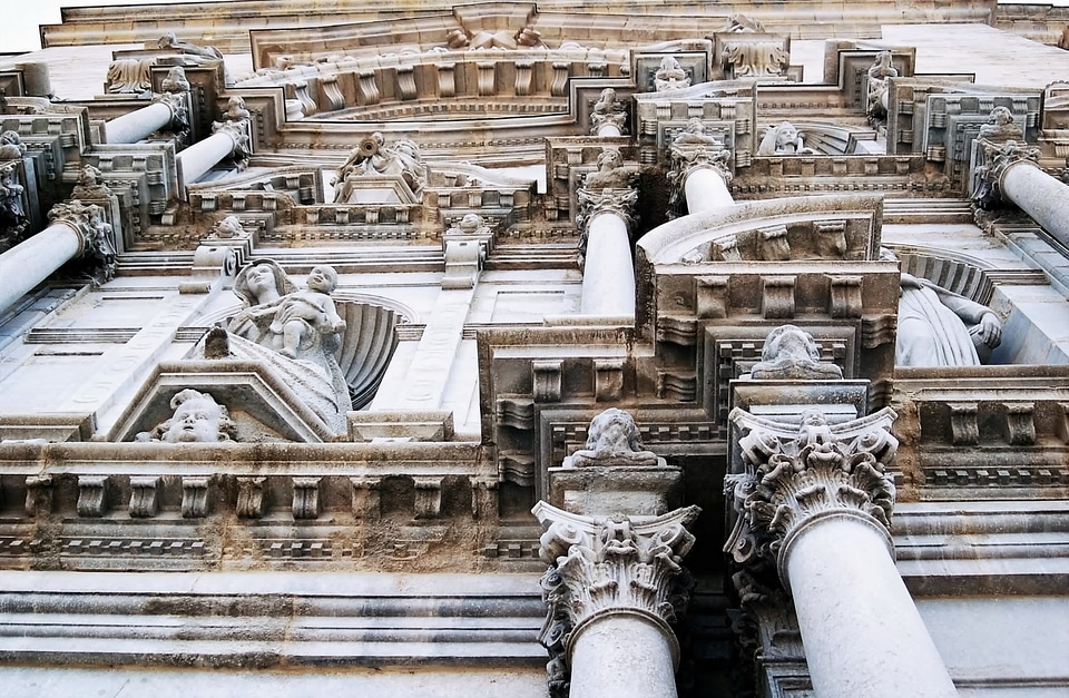 Columns architecture pillars