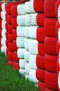 Race track red white
