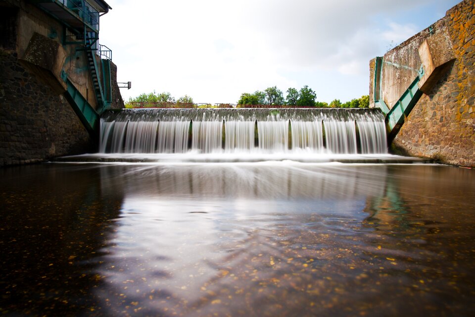 Waterfall travel flow