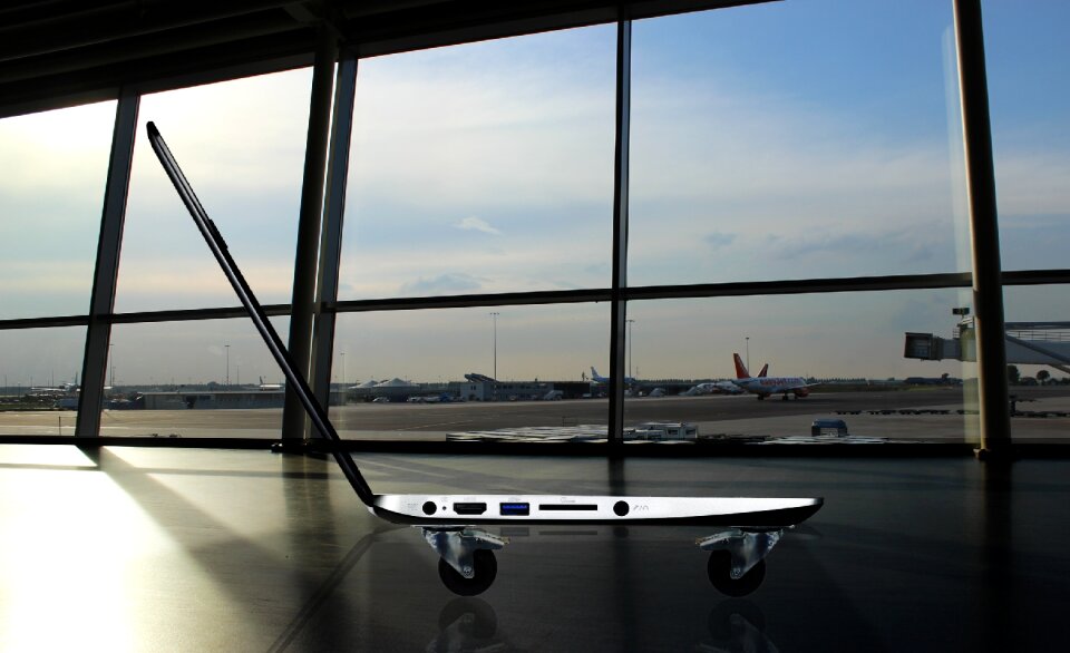 Travel laptop wheels