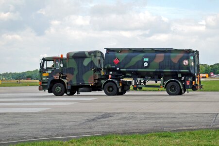 Car military vehicle brandstofwagen