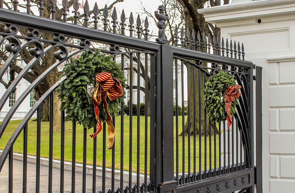Presidential home christmas wreaths gate