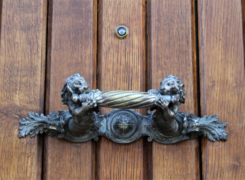 Entrance lock doorknob photo