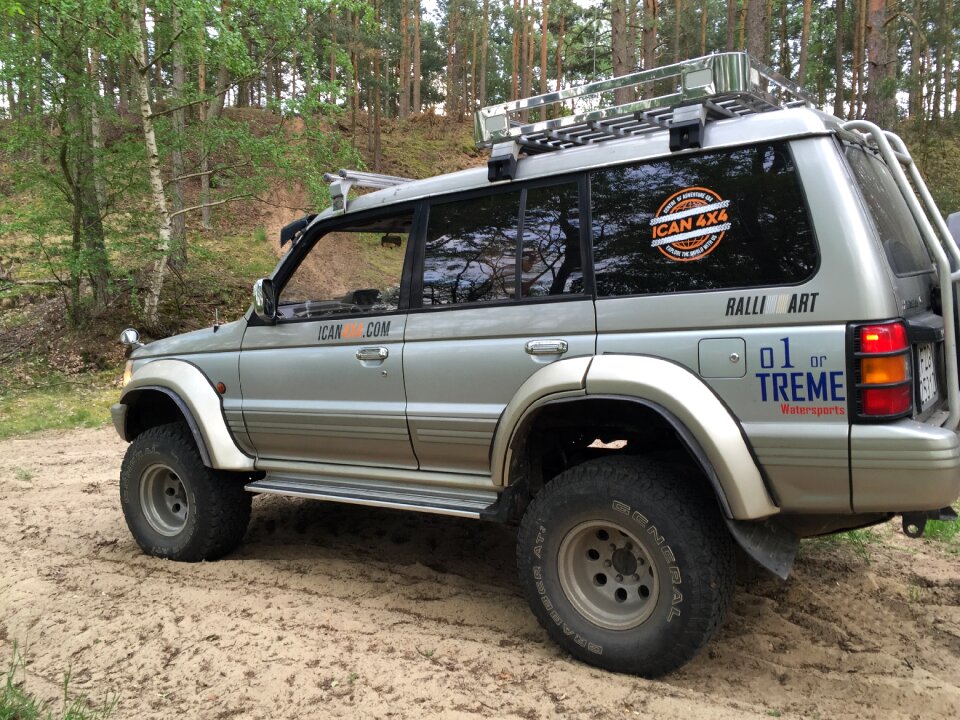 Mitsubishi pajero off roader