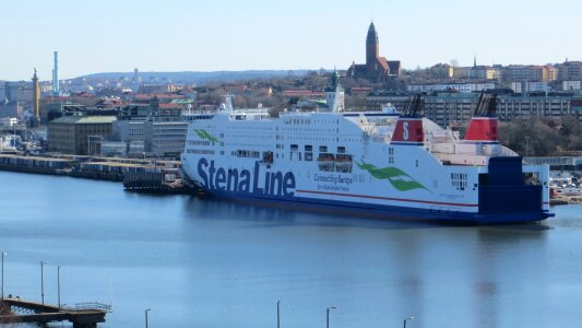 Ship travel river