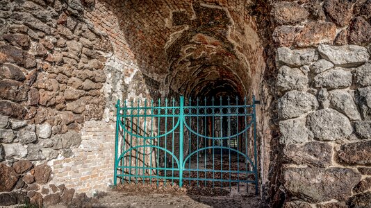Brick crypt closed