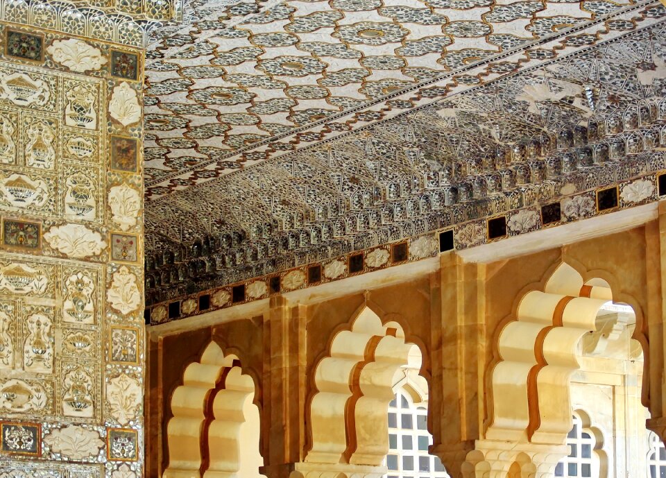 Architecture ceiling money