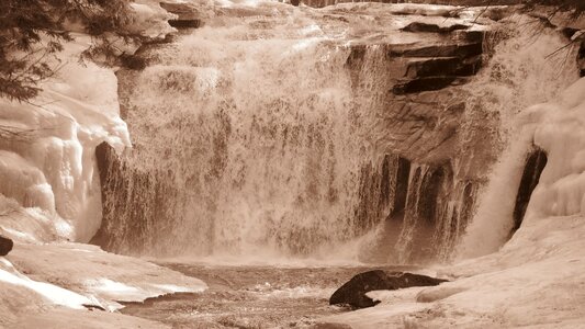 Tajici snow water current