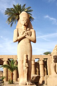 Amen statue colonnade