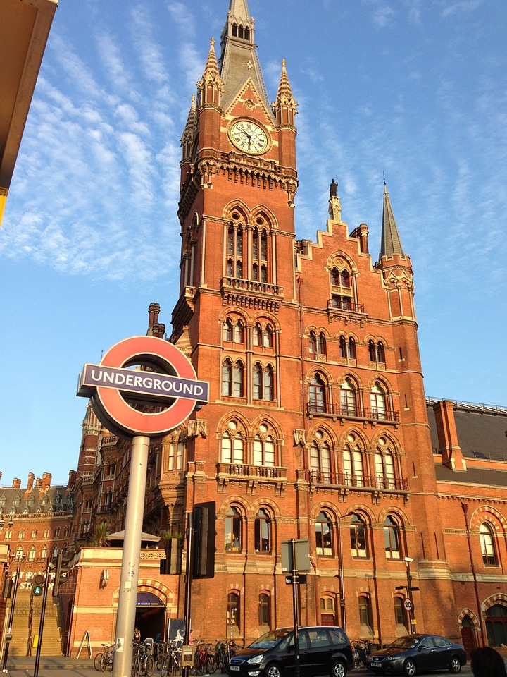 Railway station st pancras shield