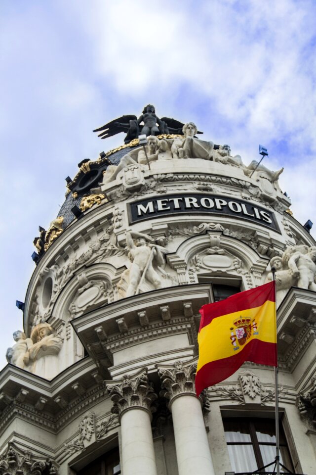 City statue building