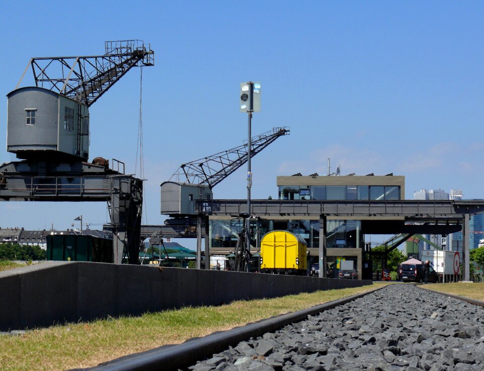 Steel fossil fuel crane