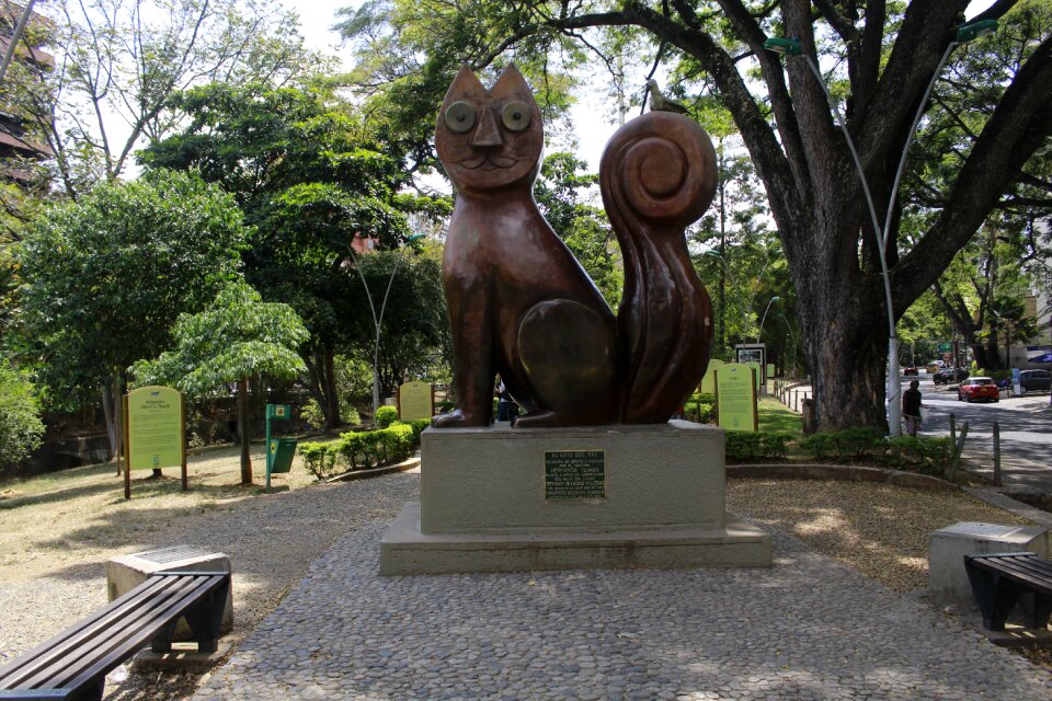 Cali colombia monument