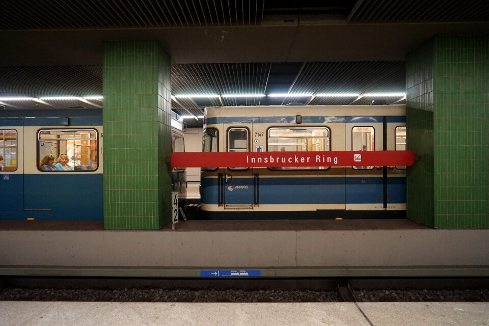 Railway station railway line